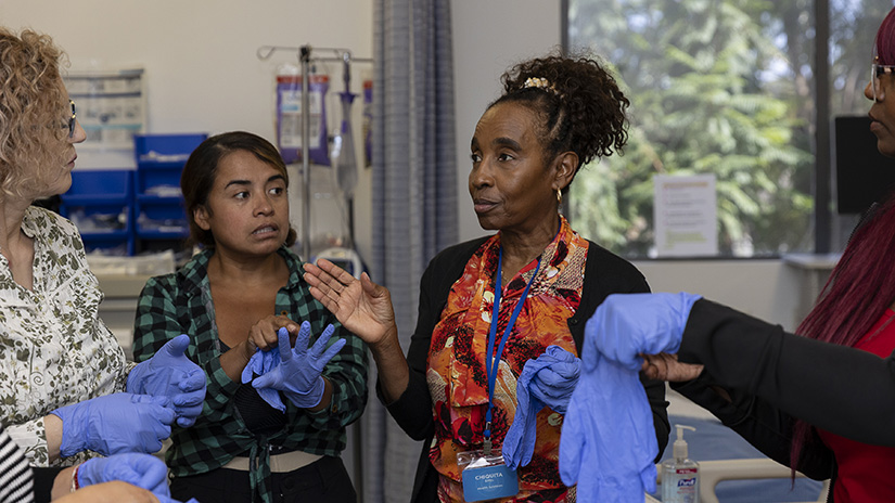 Instruction on how to properly put on and remove gloves